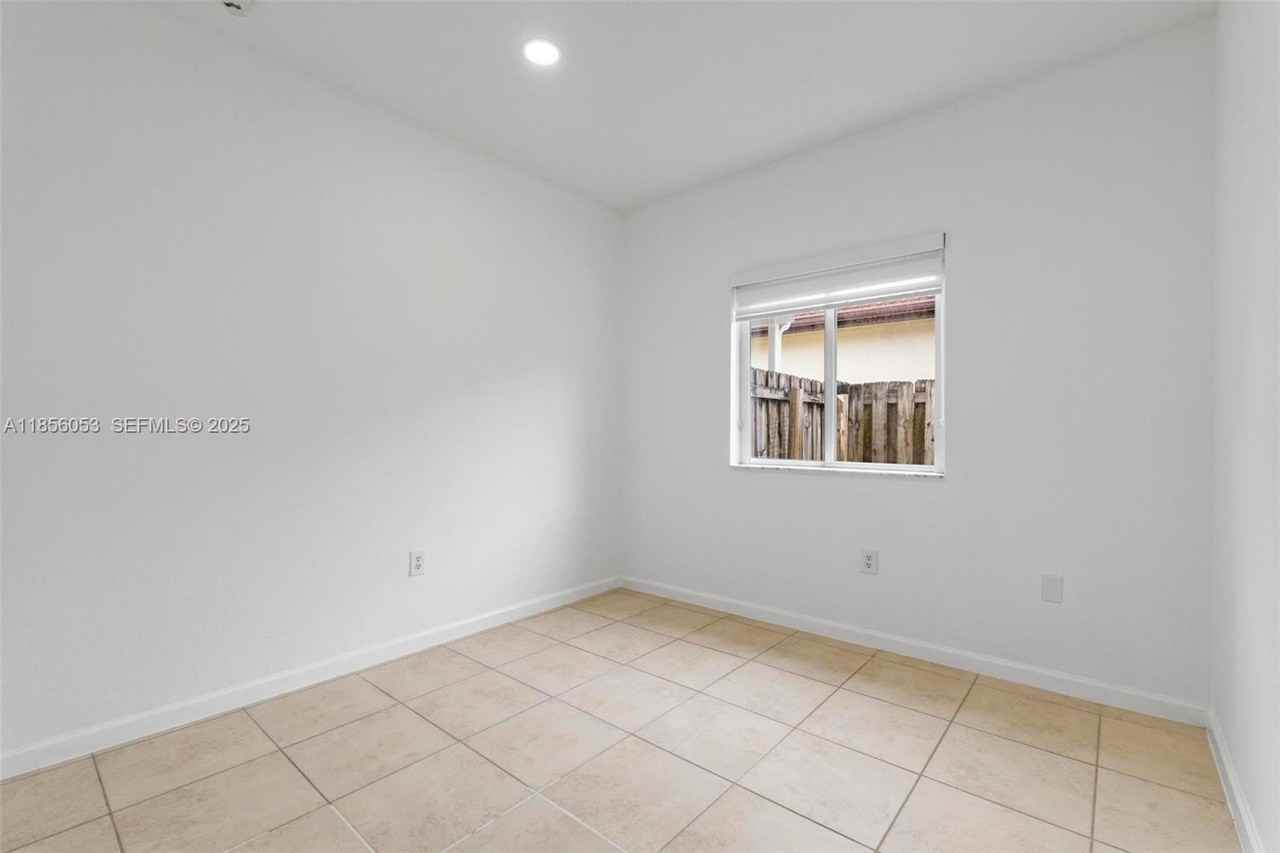 18348 Southwest 139th Place - Photo 7 of 38