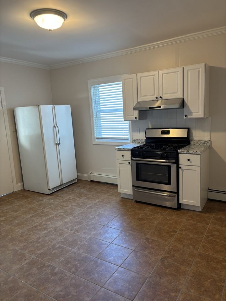 38 Hunting St #1