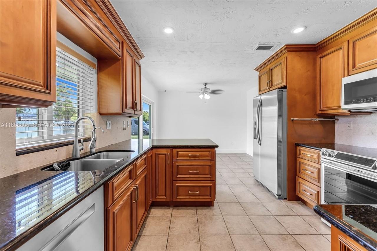 12520 Southwest 106th Street - Photo 2 of 23