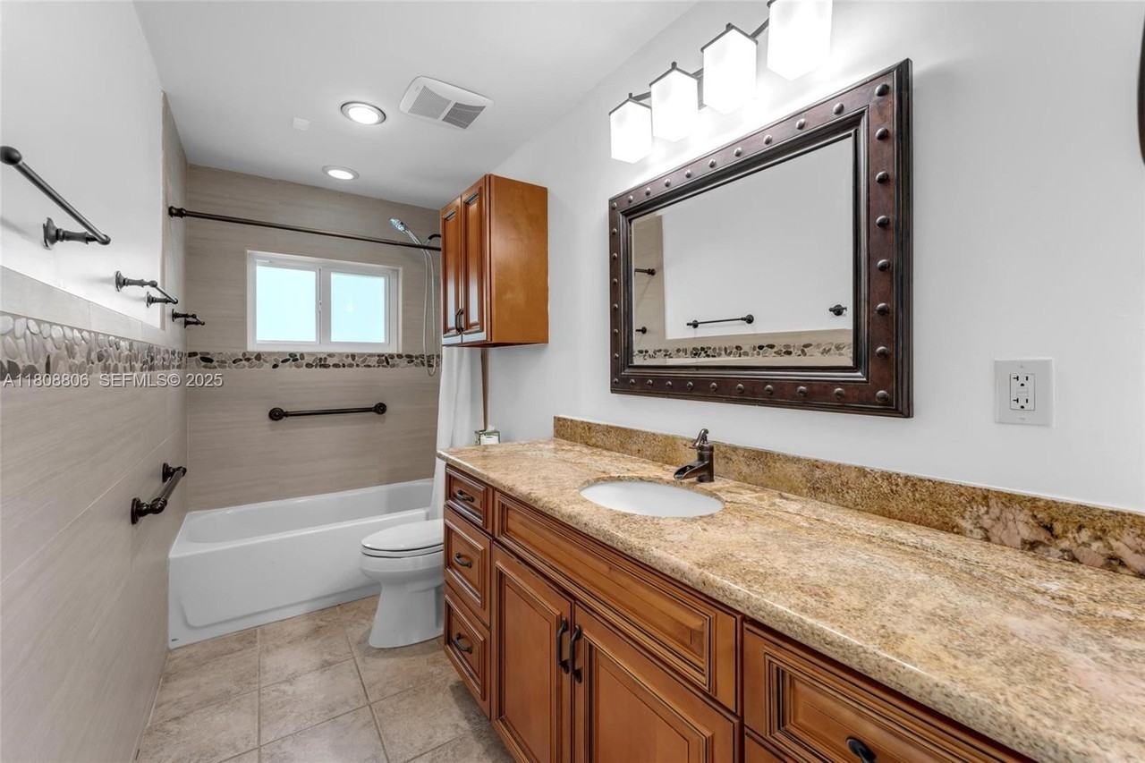 12520 Southwest 106th Street - Photo 3 of 23