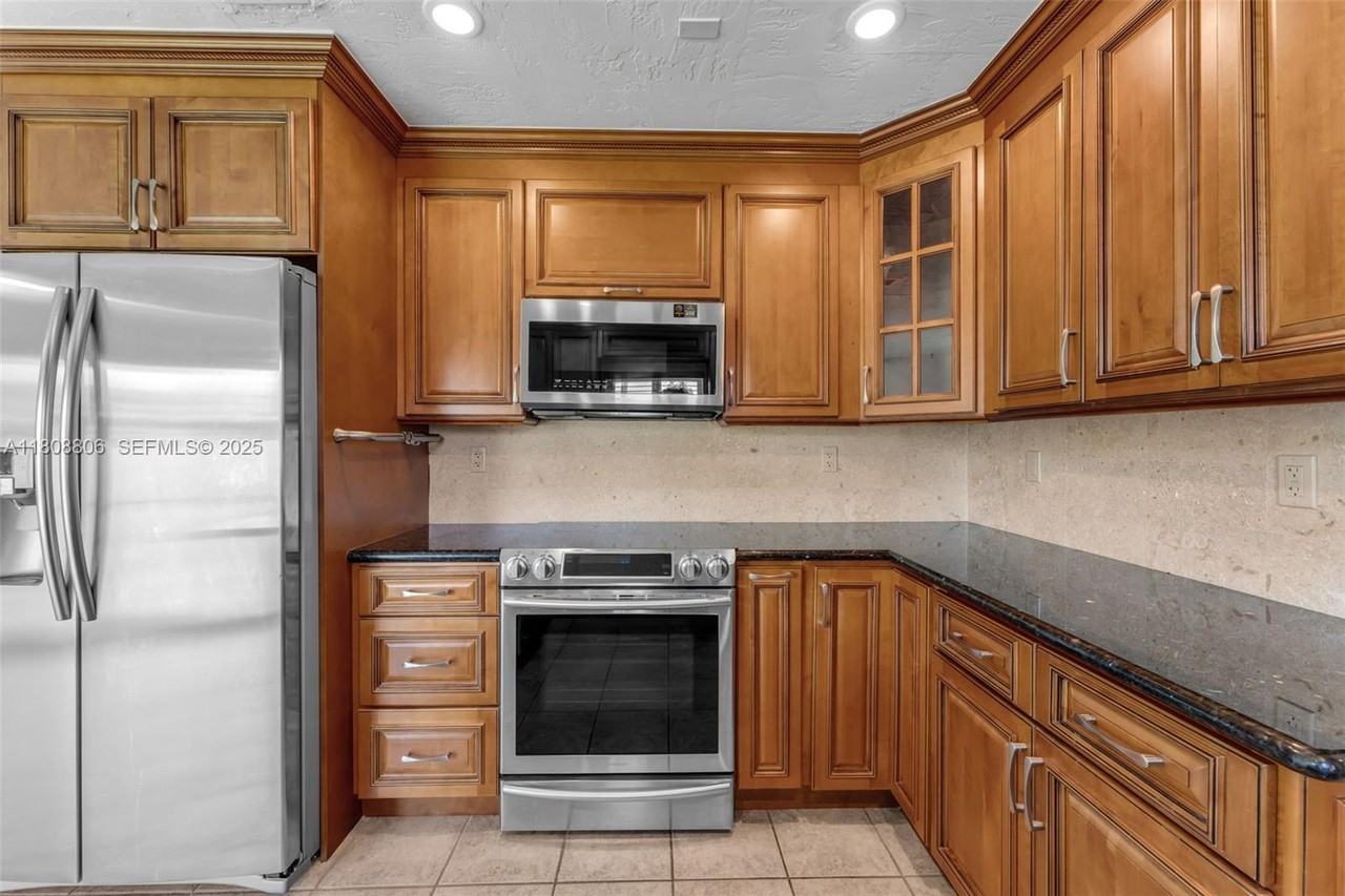 12520 Southwest 106th Street - Photo 4 of 23