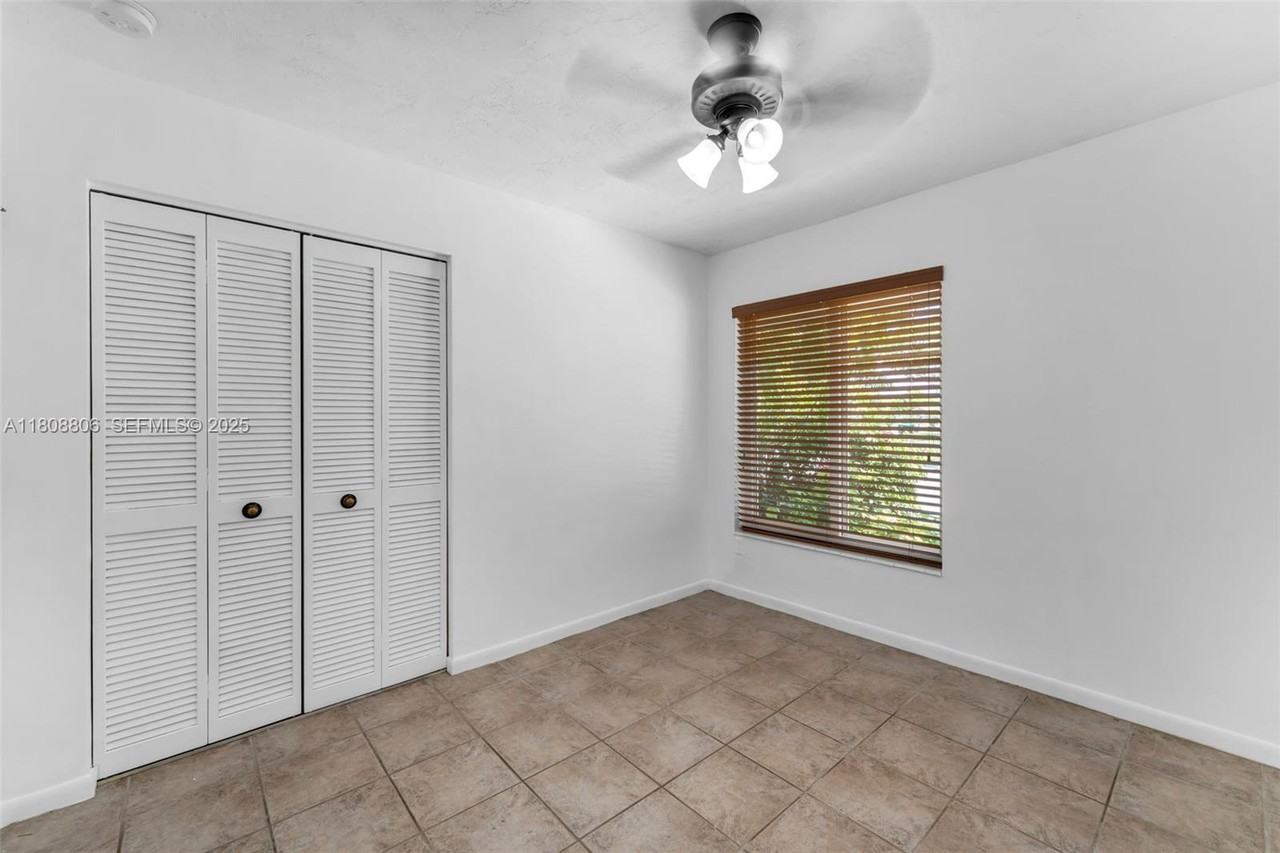 12520 Southwest 106th Street - Photo 5 of 23