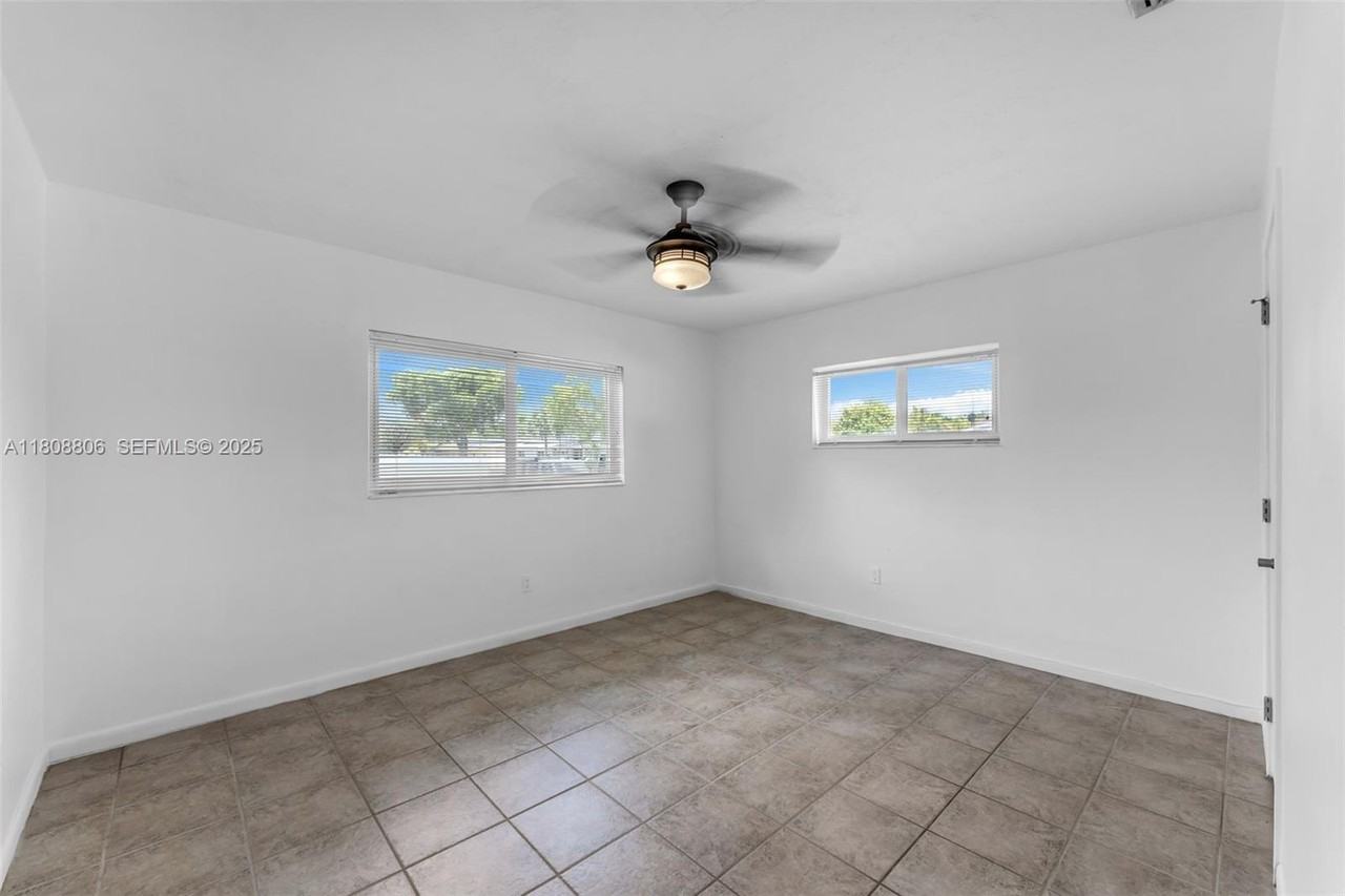 12520 Southwest 106th Street - Photo 6 of 23