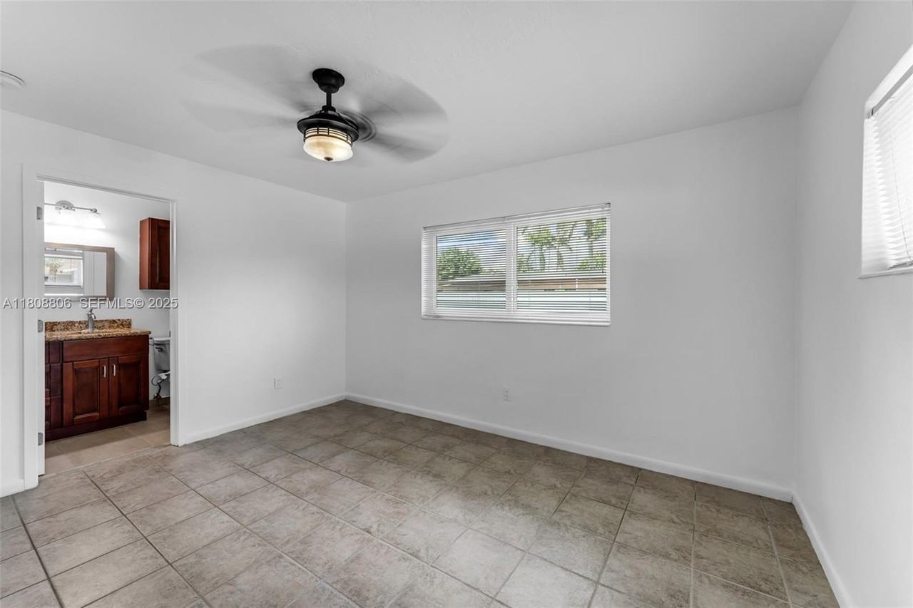 12520 Southwest 106th Street - Photo 7 of 23