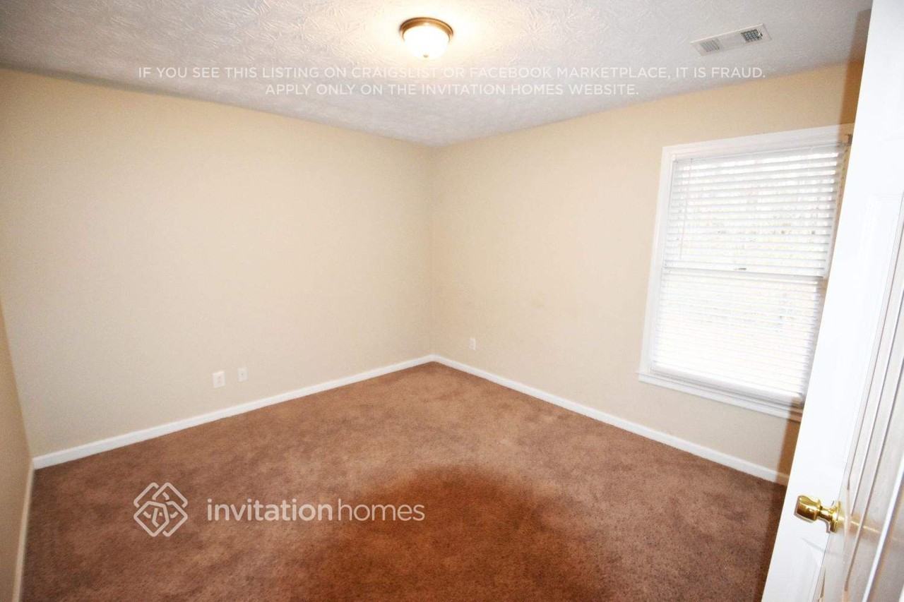 208 Ivy Creek Dr - Photo 4 of 8