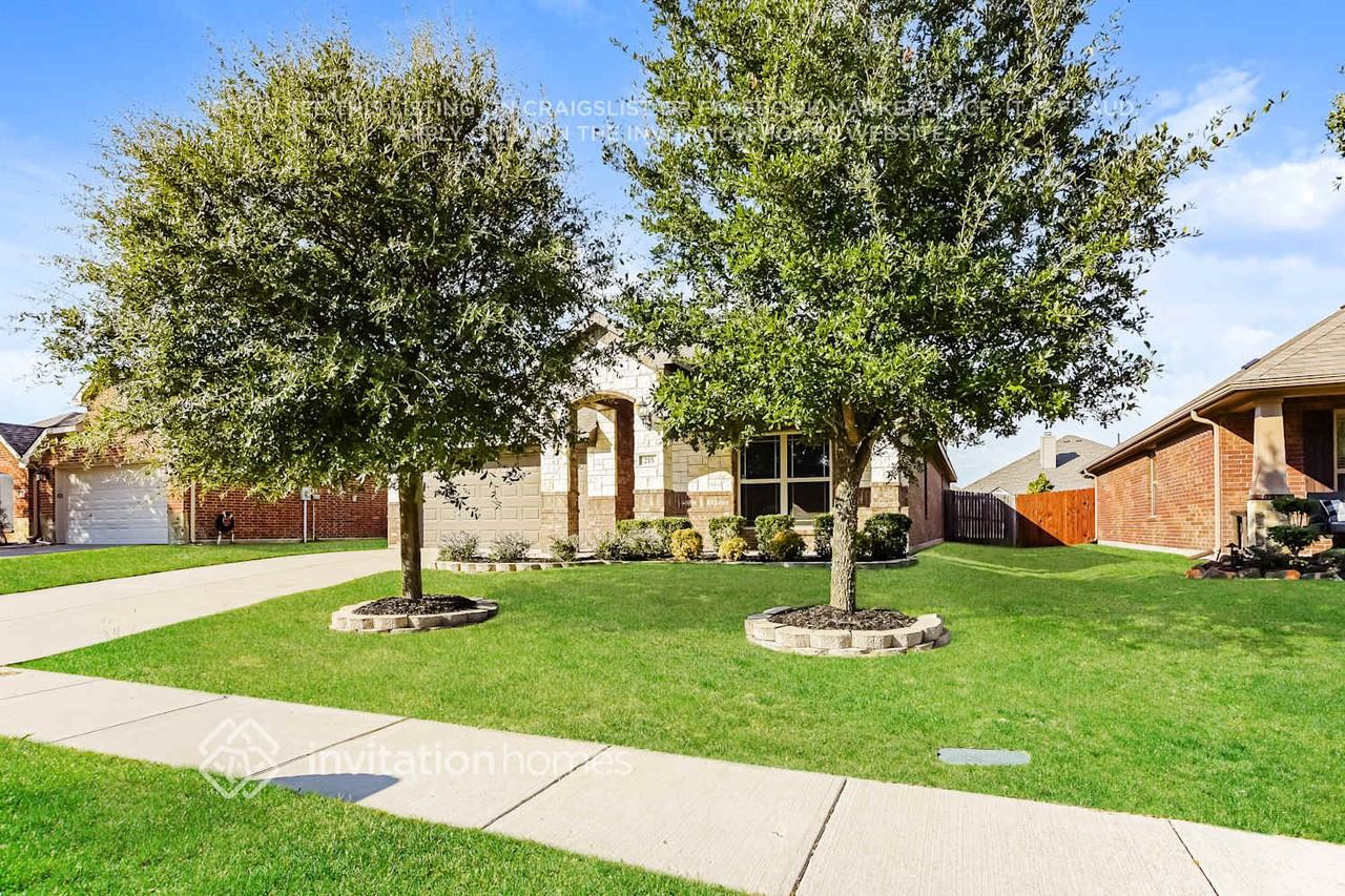 215 Range Rd - Photo 2 of 16