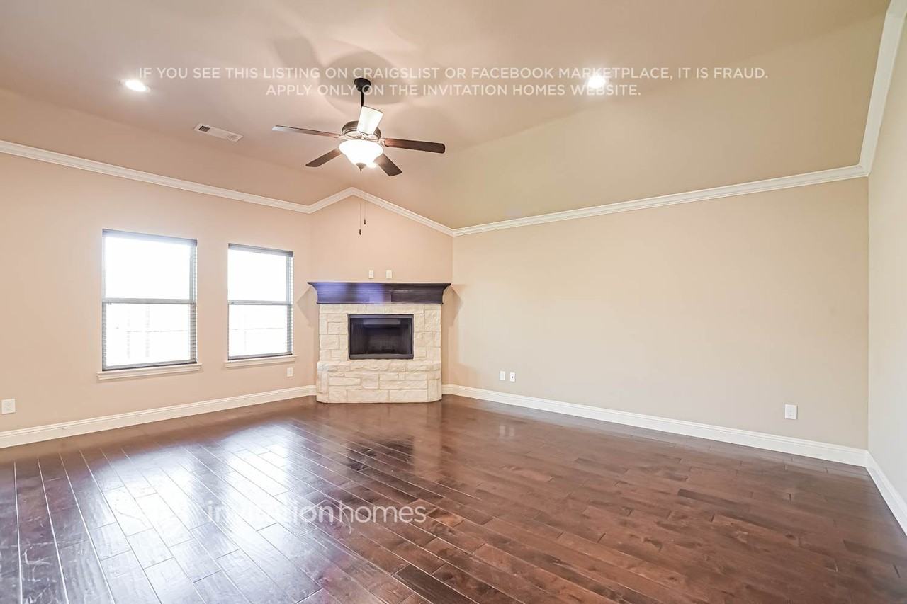 215 Range Rd - Photo 3 of 16