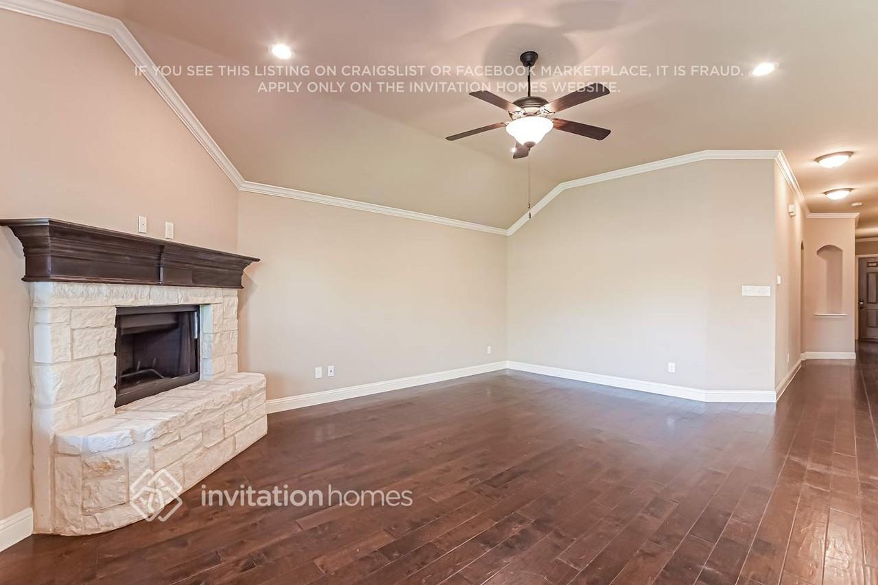 215 Range Rd - Photo 4 of 16