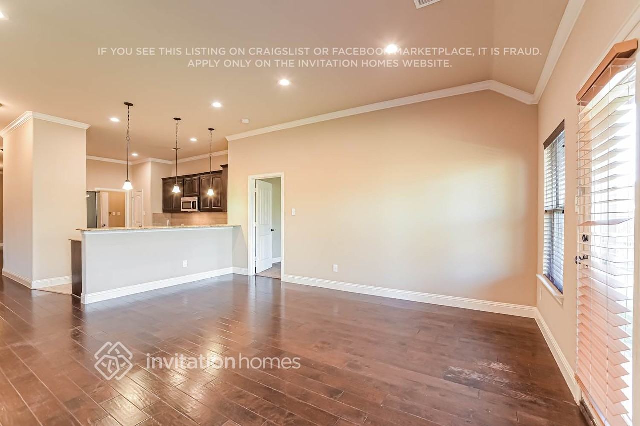 215 Range Rd - Photo 5 of 16