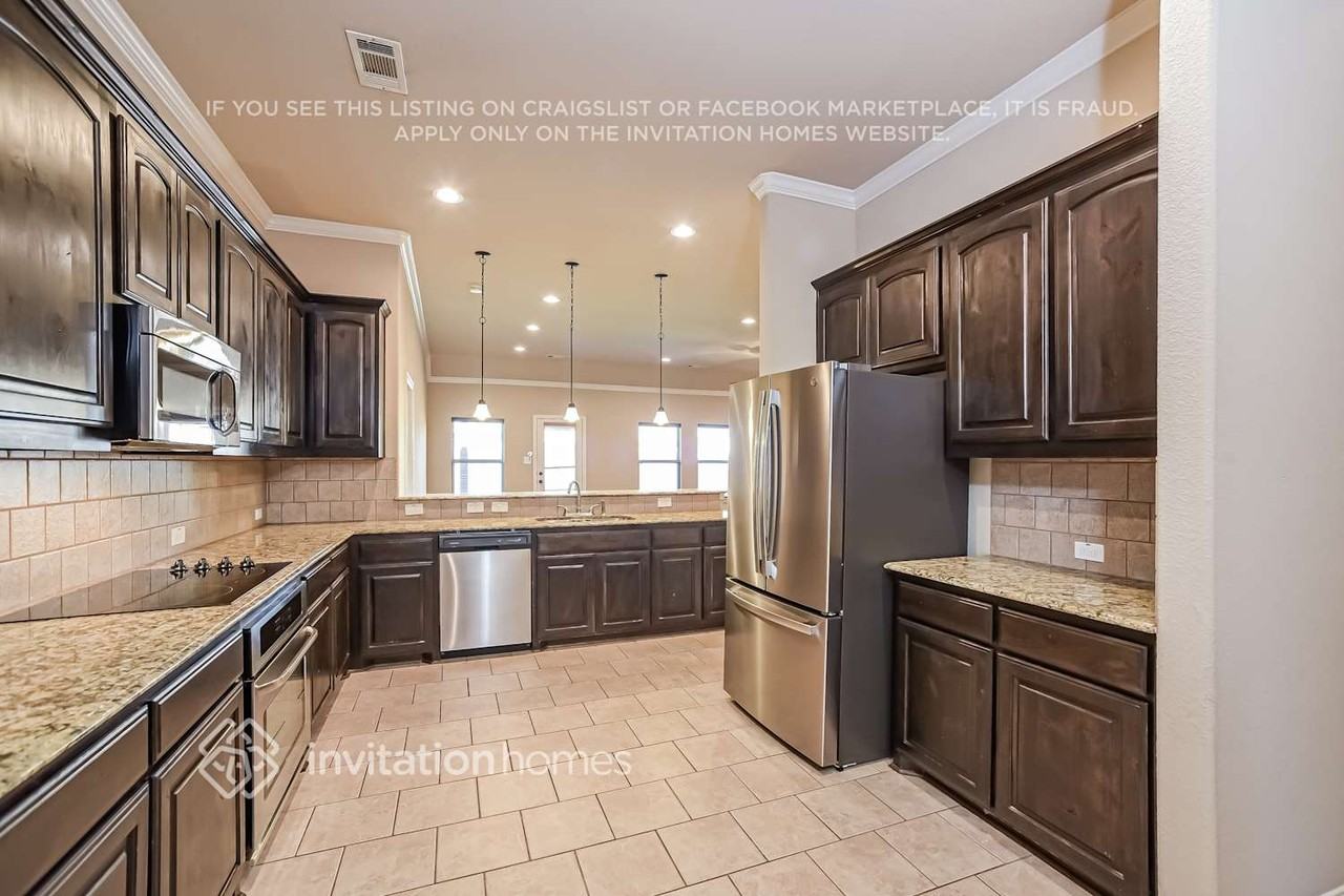 215 Range Rd - Photo 7 of 16