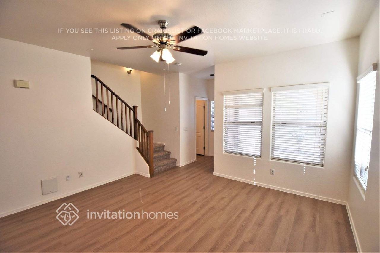 2620 S Southwind Dr - Photo 2 of 15