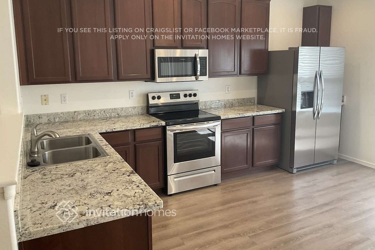 2620 S Southwind Dr - Photo 4 of 15