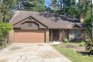 featured image of 2 Edgewood Forest Ct