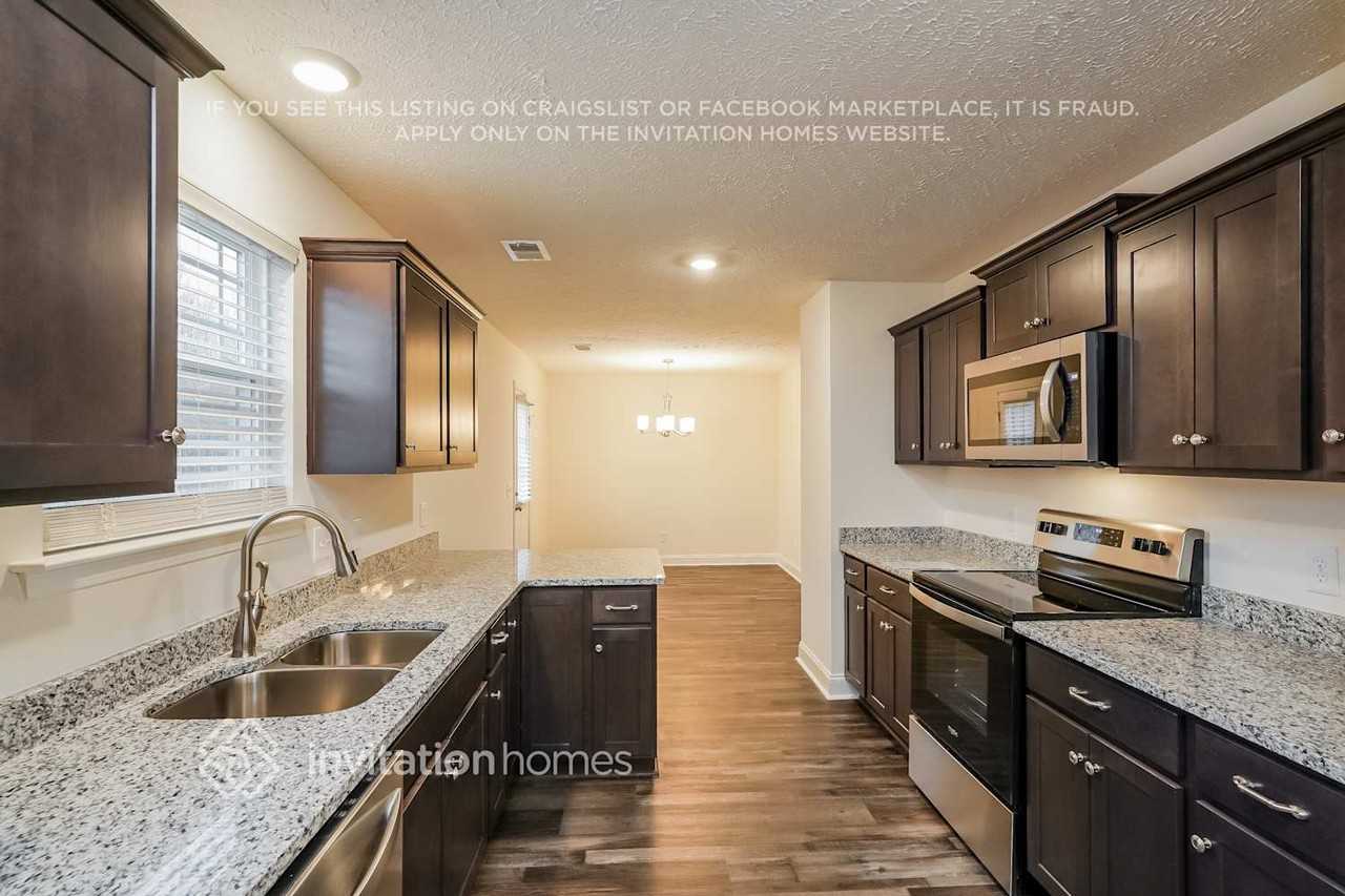 319 Green Hills Dr - Photo 5 of 16