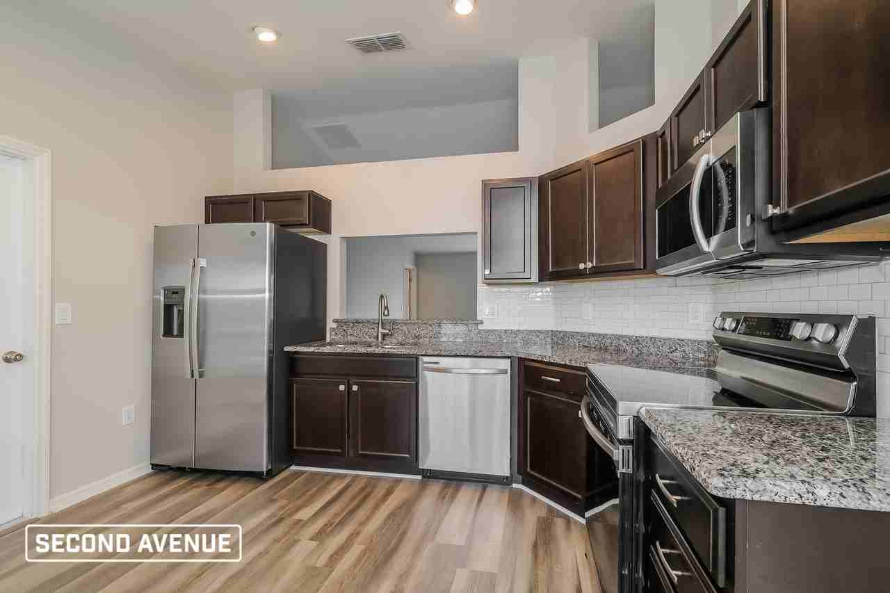 2041 Horsecreek Ln - Photo 2 of 17