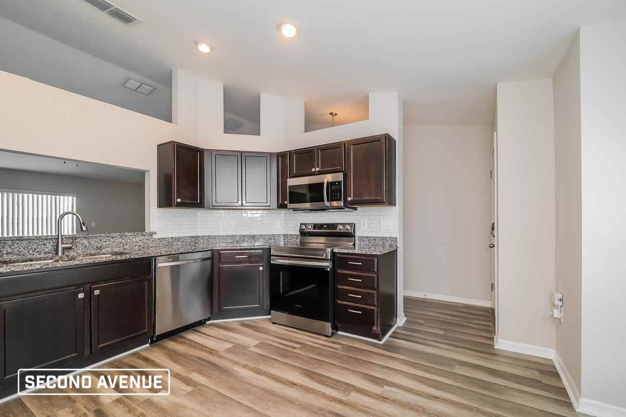 2041 Horsecreek Ln - Photo 3 of 17