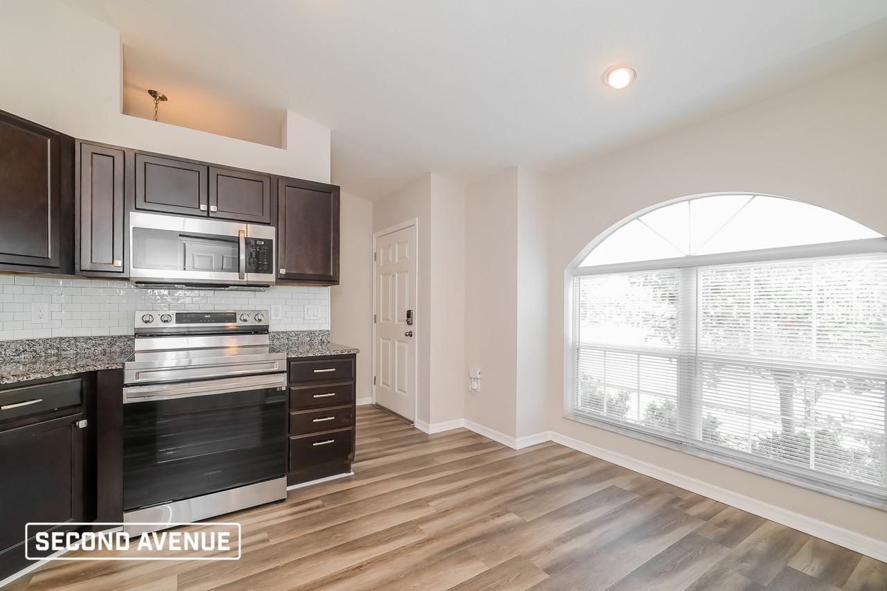 2041 Horsecreek Ln - Photo 4 of 17