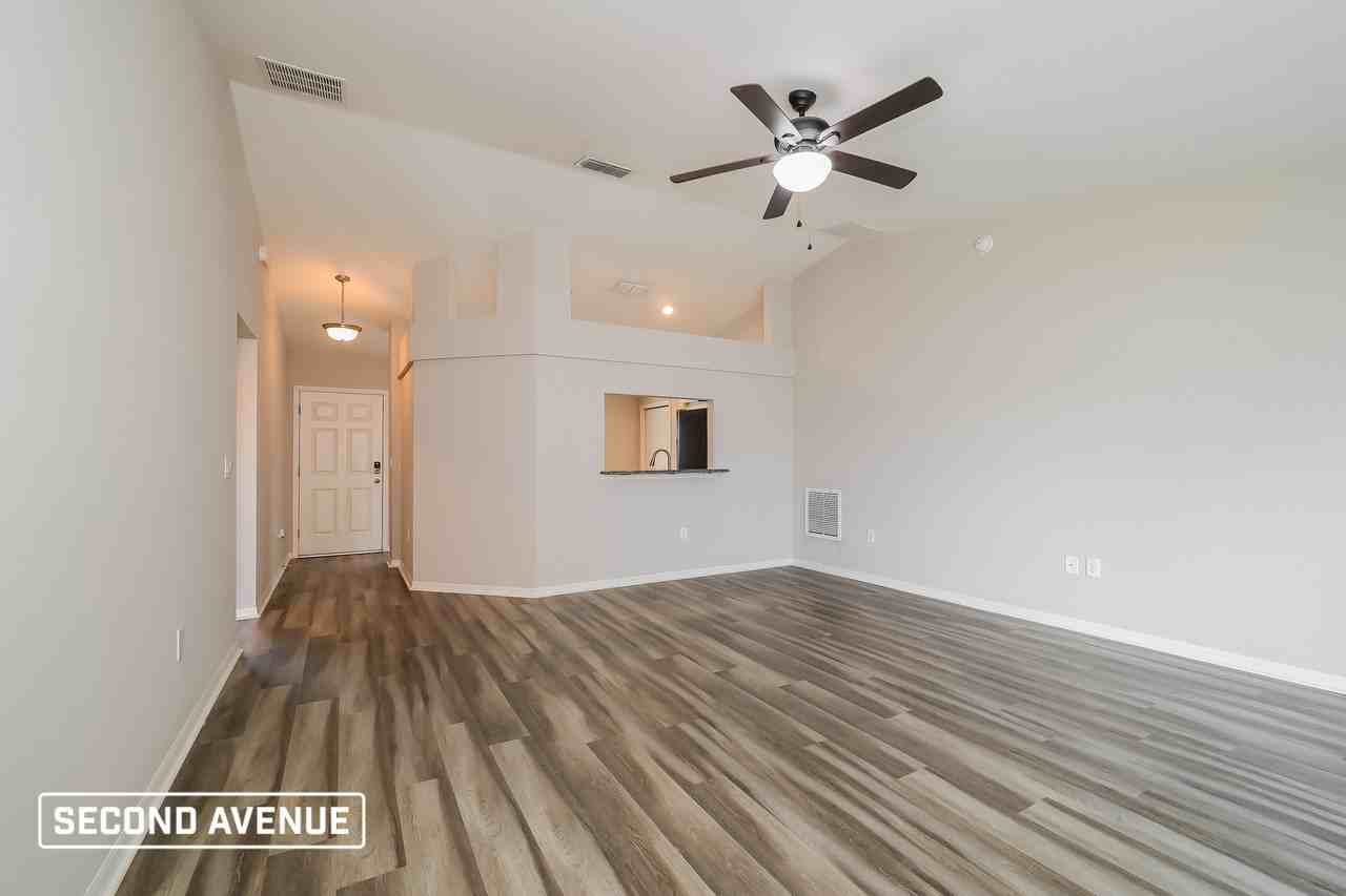 2041 Horsecreek Ln - Photo 5 of 17