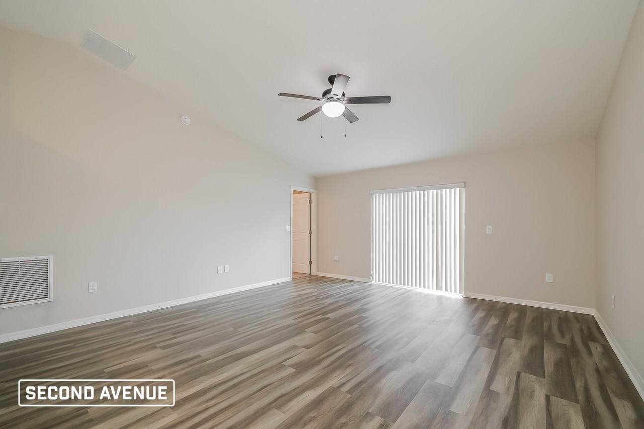 2041 Horsecreek Ln - Photo 6 of 17