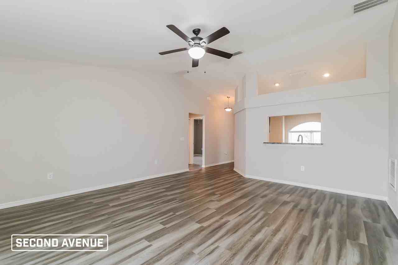 2041 Horsecreek Ln - Photo 7 of 17