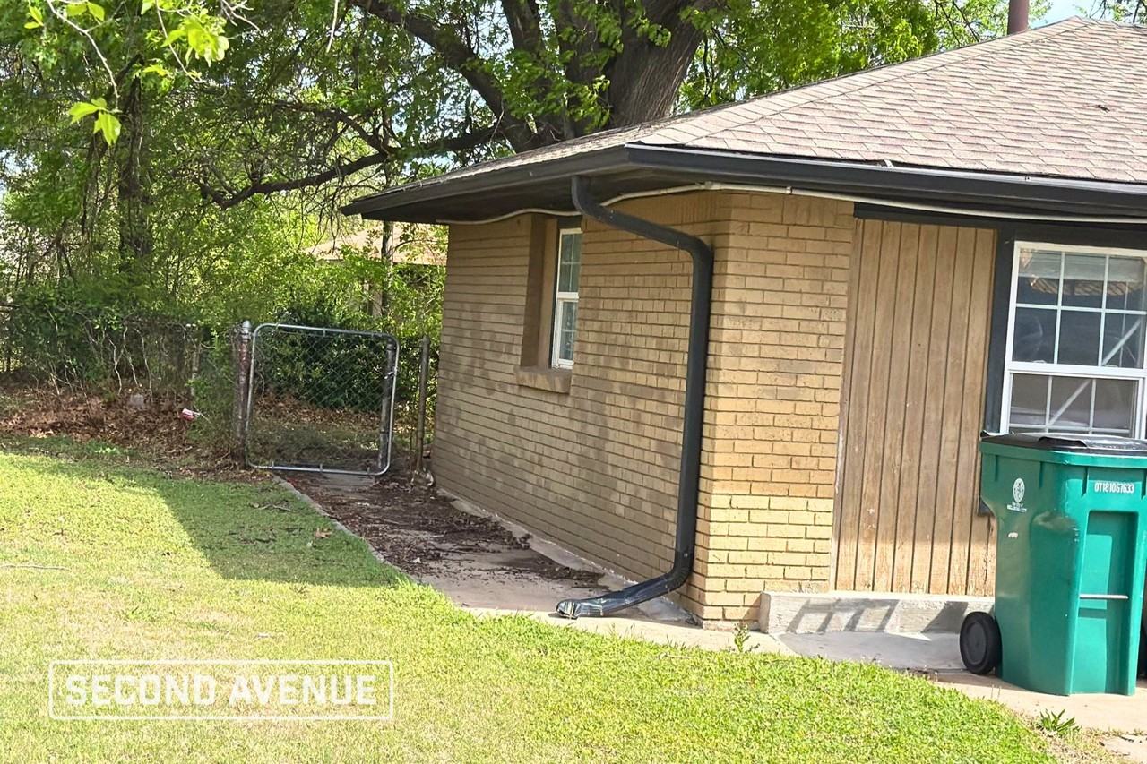 1519 Ne 43rd St - Photo 3 of 14