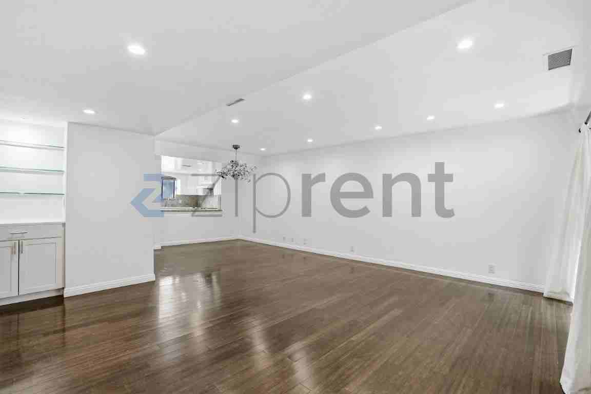 743 Euclid Ave #3 - Photo 6 of 25