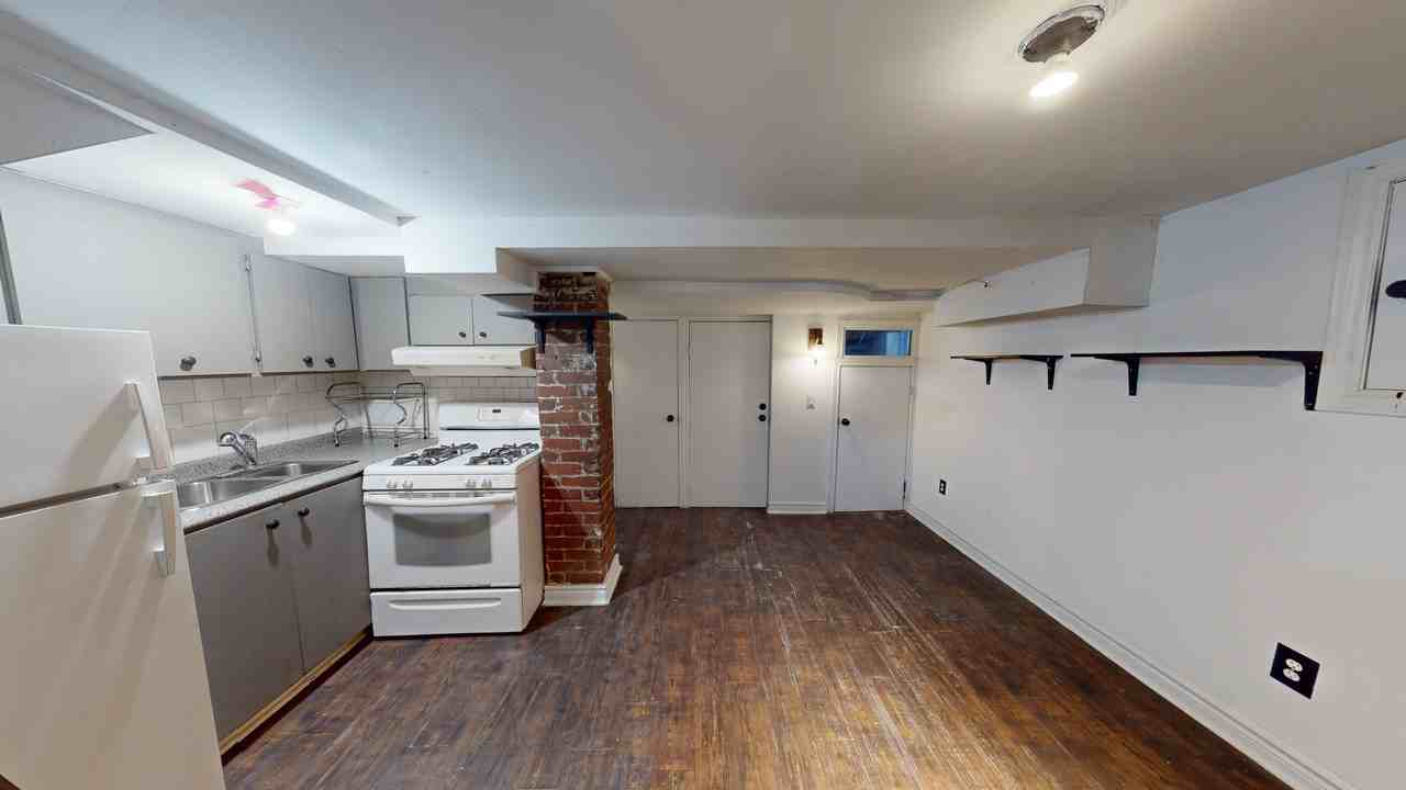 DOVERCOURT RD & DUPONT ST - Photo 3 of 19