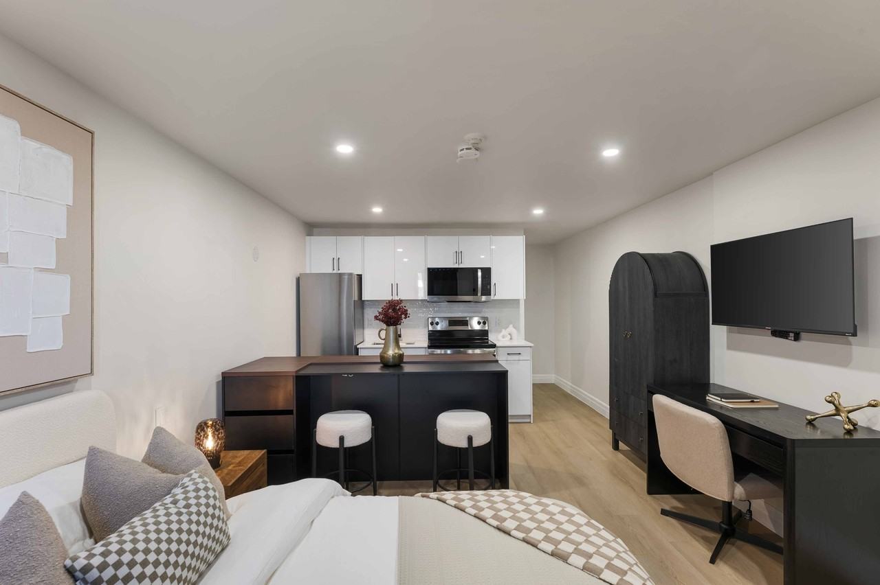 7800 Lundy's Lane - Photo 3 of 18