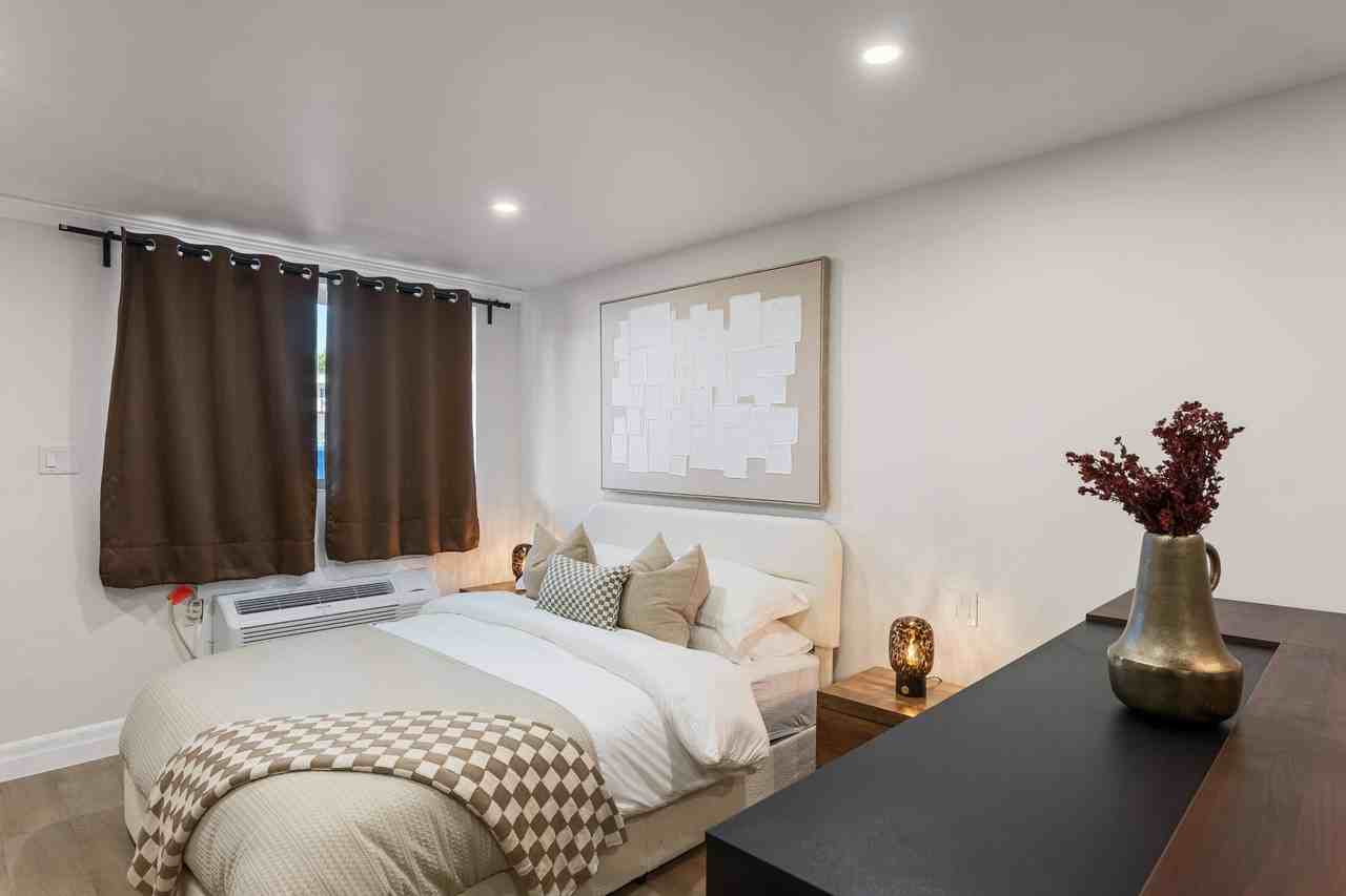 7800 Lundy's Lane - Photo 5 of 18