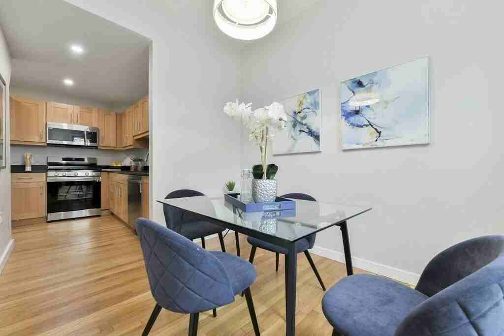 30 Lowell St - Photo 5 of 12