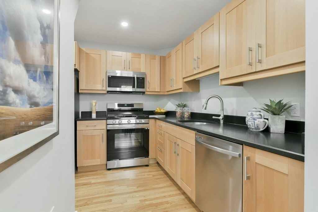 30 Lowell St - Photo 6 of 12