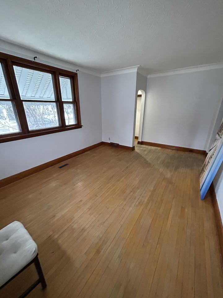 619 Fleet Ave - Photo 3 of 16