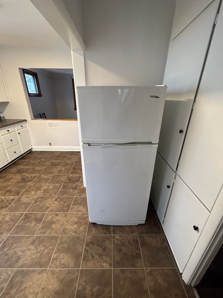 619 Fleet Ave - Photo 5 of 16