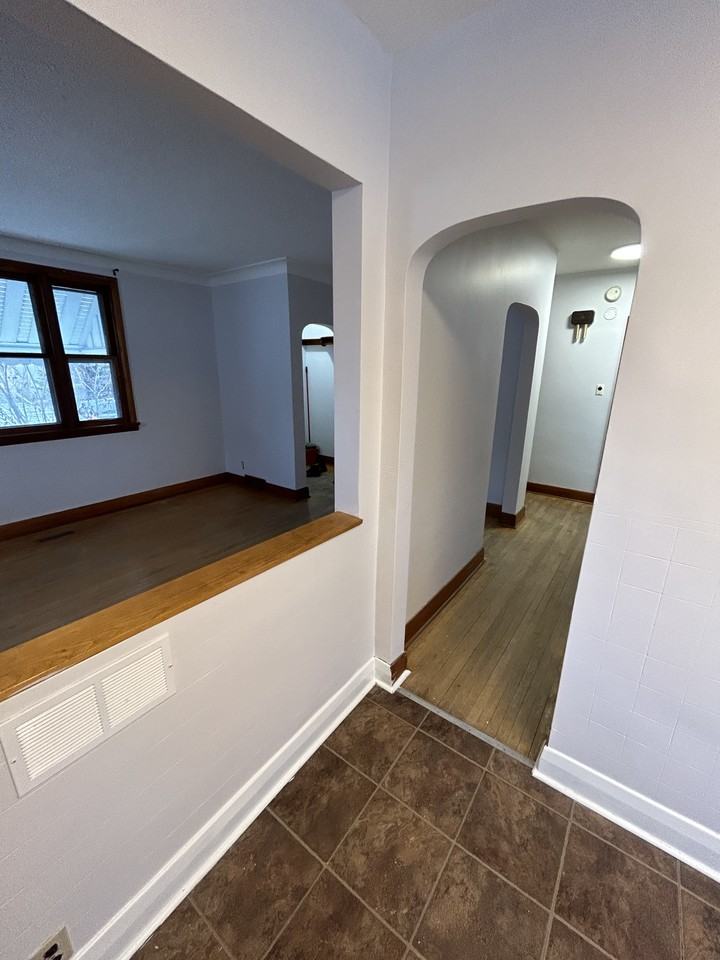 619 Fleet Ave - Photo 6 of 16