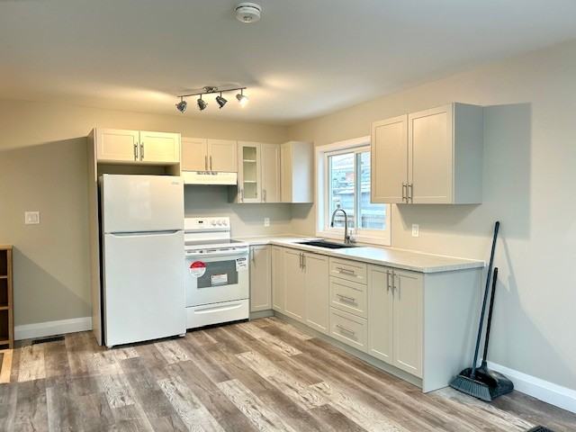 175 Grove St E - Photo 3 of 18