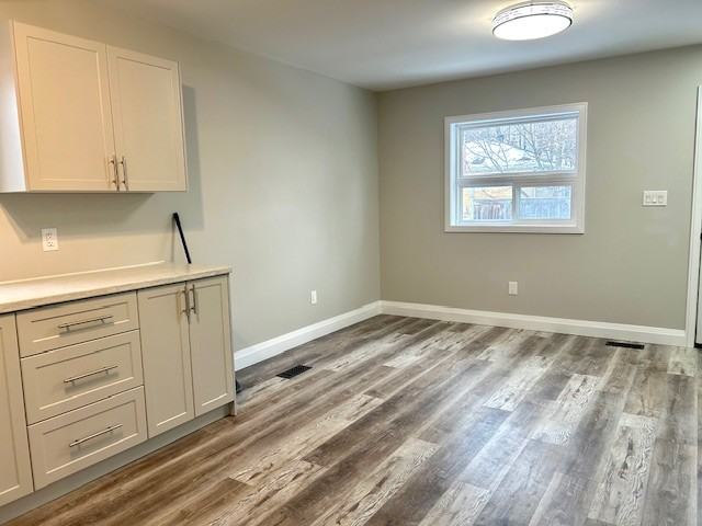 175 Grove St E - Photo 7 of 18