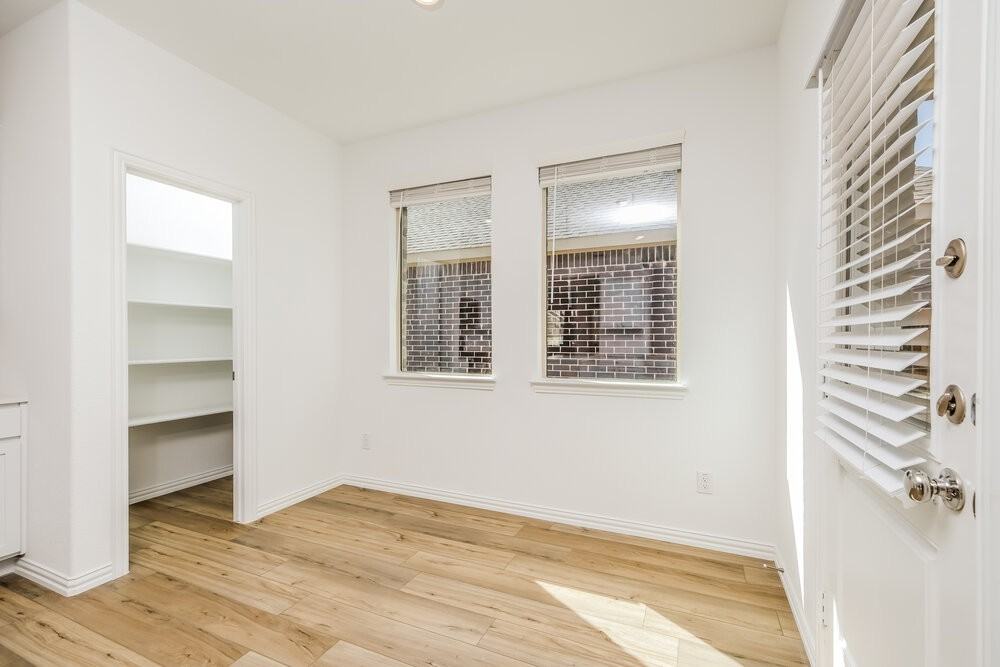 1100 Daffodil St - Photo 5 of 16