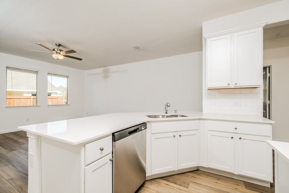 1100 Daffodil St - Photo 7 of 16