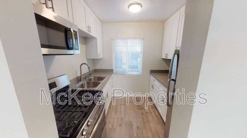 216 Fir St - Photo 6 of 11