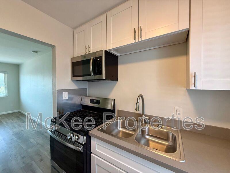 216 Fir St - Photo 7 of 11