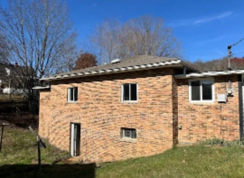 415 Valley Rd - Photo 2 of 12