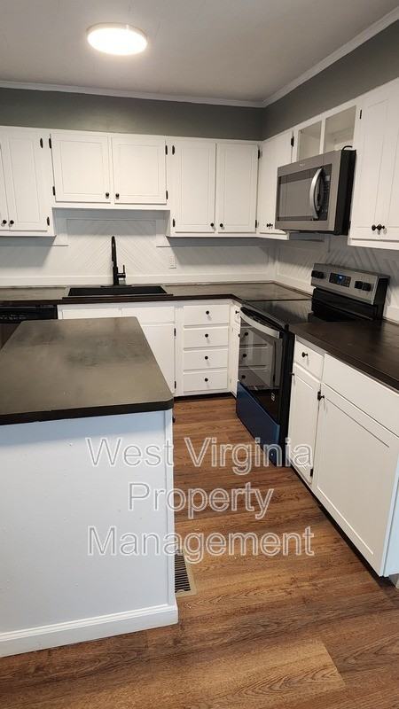 415 Valley Rd - Photo 6 of 12