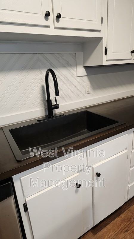 415 Valley Rd - Photo 7 of 12