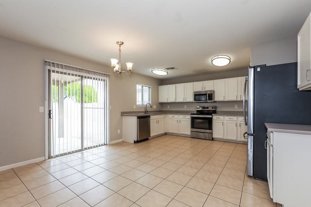 1836 E Silversmith Trl - Photo 5 of 17