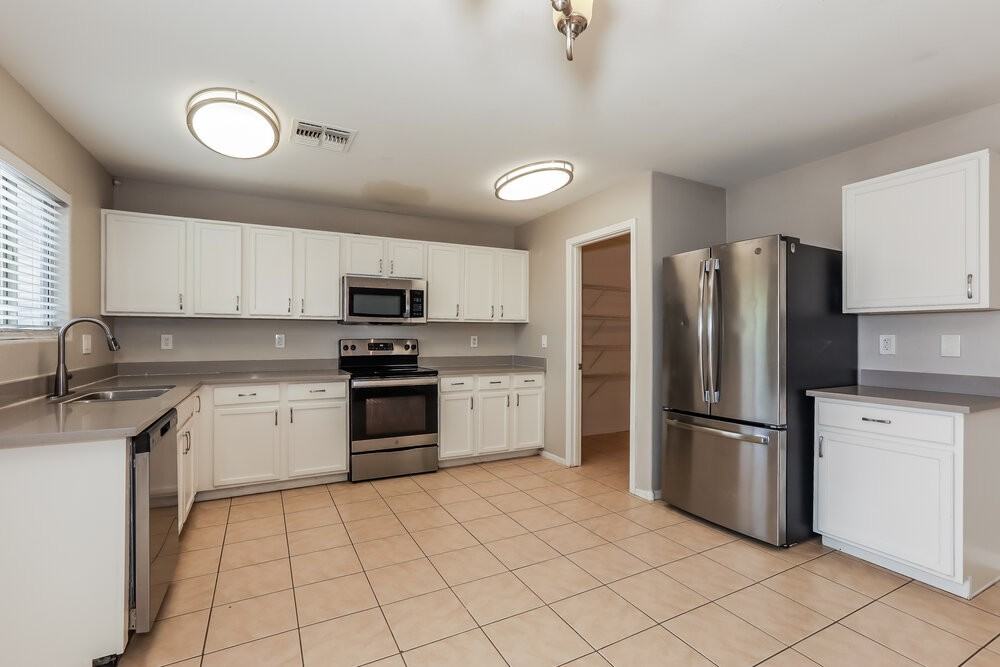 1836 E Silversmith Trl - Photo 7 of 17