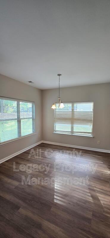 676 Grenier Ter - Photo 3 of 9