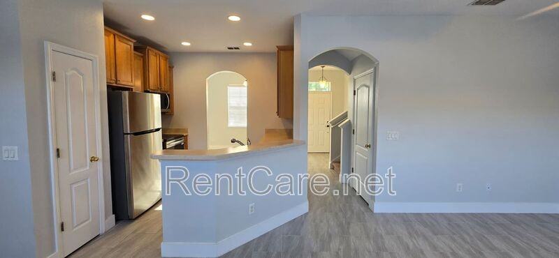 1626 J Lawson Blvd - Photo 4 of 24