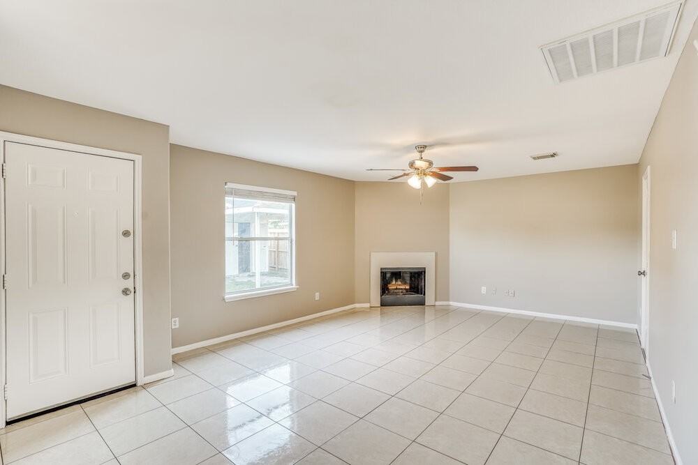 7931 Evergreen Terrace Ln - Photo 5 of 17