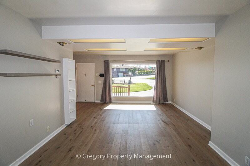 4418 Colby Ave - Photo 4 of 27