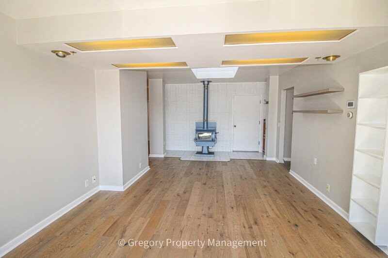 4418 Colby Ave - Photo 5 of 27